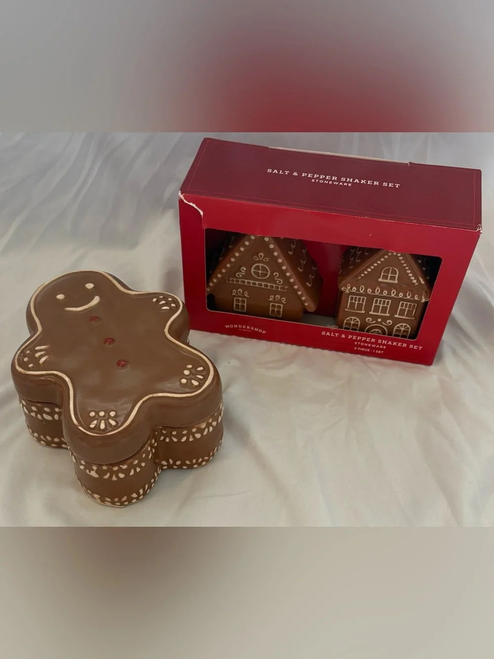 ENCHANTE GINGERBREAD MAN CANDLE W/ LID & WONDERSHOP SALT & PEPPER SHAKER SET NEW